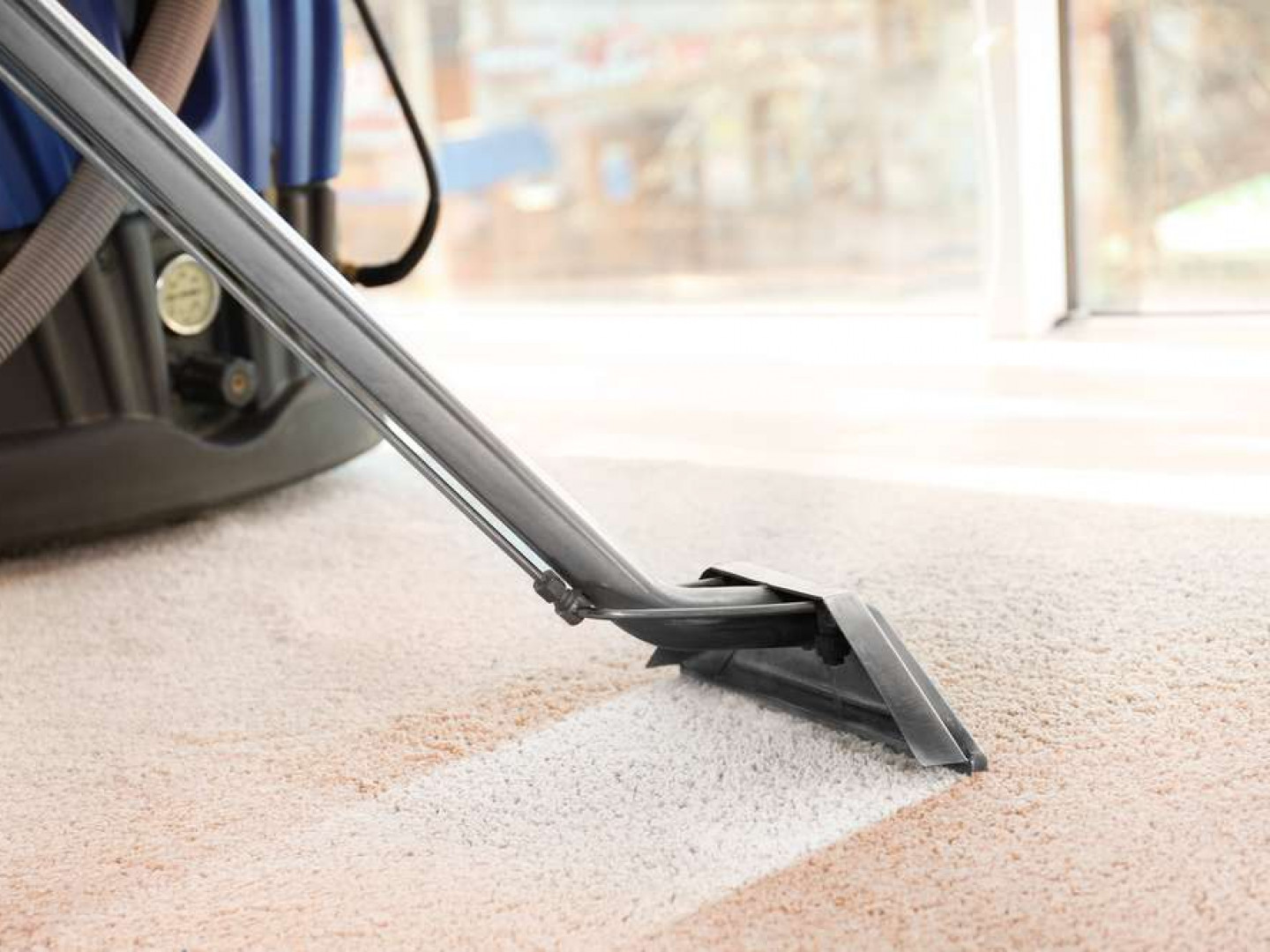 carpet cleaning wand during extraction